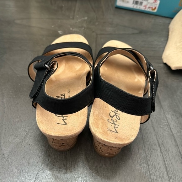 LifeStride Women's Sincere Wedge Sandal (WIDE) - Picture 7 of 7
